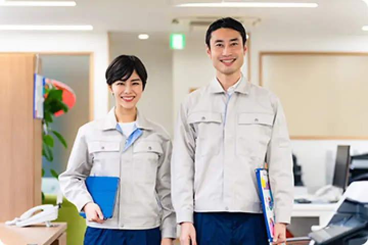 現場作業を支える補助員として働くスタッフのイメージ