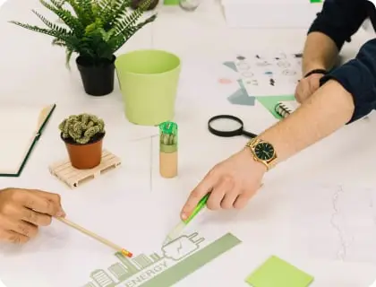 資料を見ながら打合せをしている様子